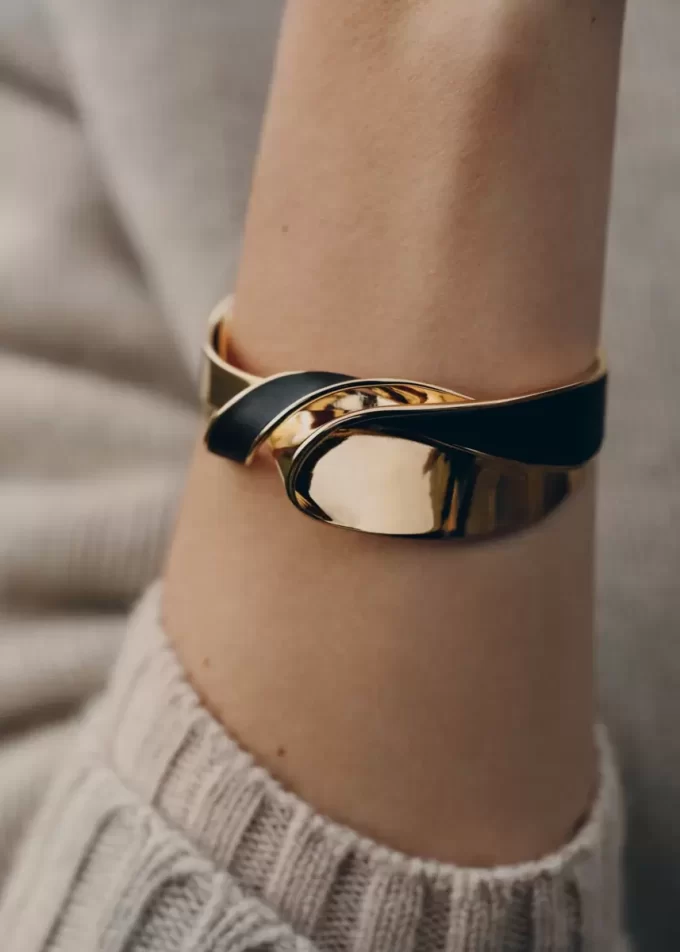 Éole Cuff Edition in pelle nera Éole Cuff Edition in pelle nera